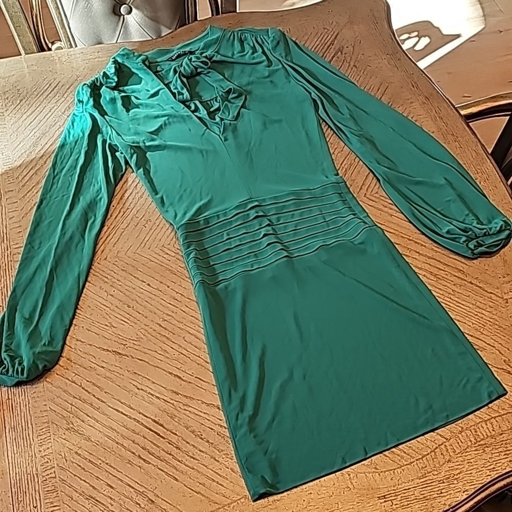 Green long sleeve dress size S Black Halo